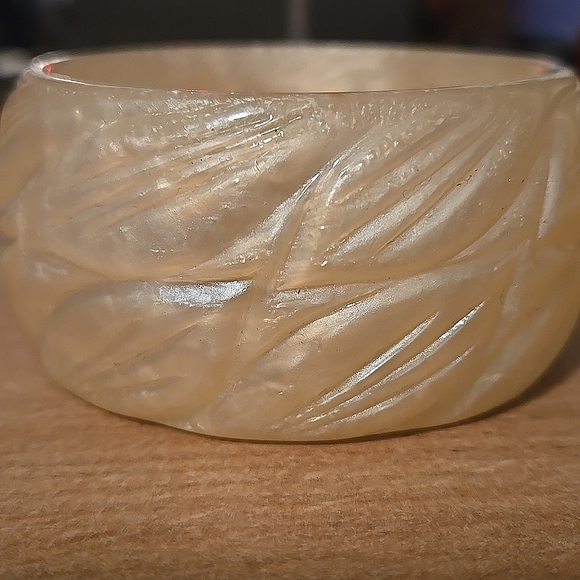 Vintage Leaf Design Engraved Bracelet - Picture 4 of 9